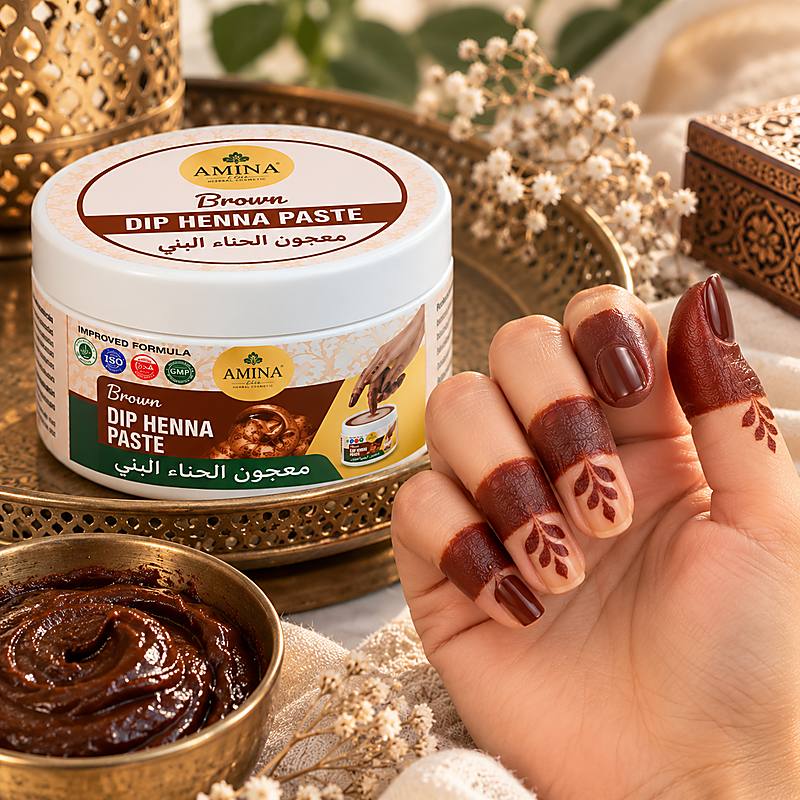 Résultat Amina Dip Henna Brown sur les ongles et le bout des doigts