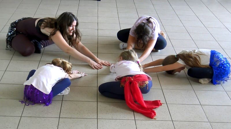groupe d'enfant pendant un cours de danse orientale a Redon