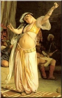 Danseuse orientale en mouvement fluide lors d'une performance